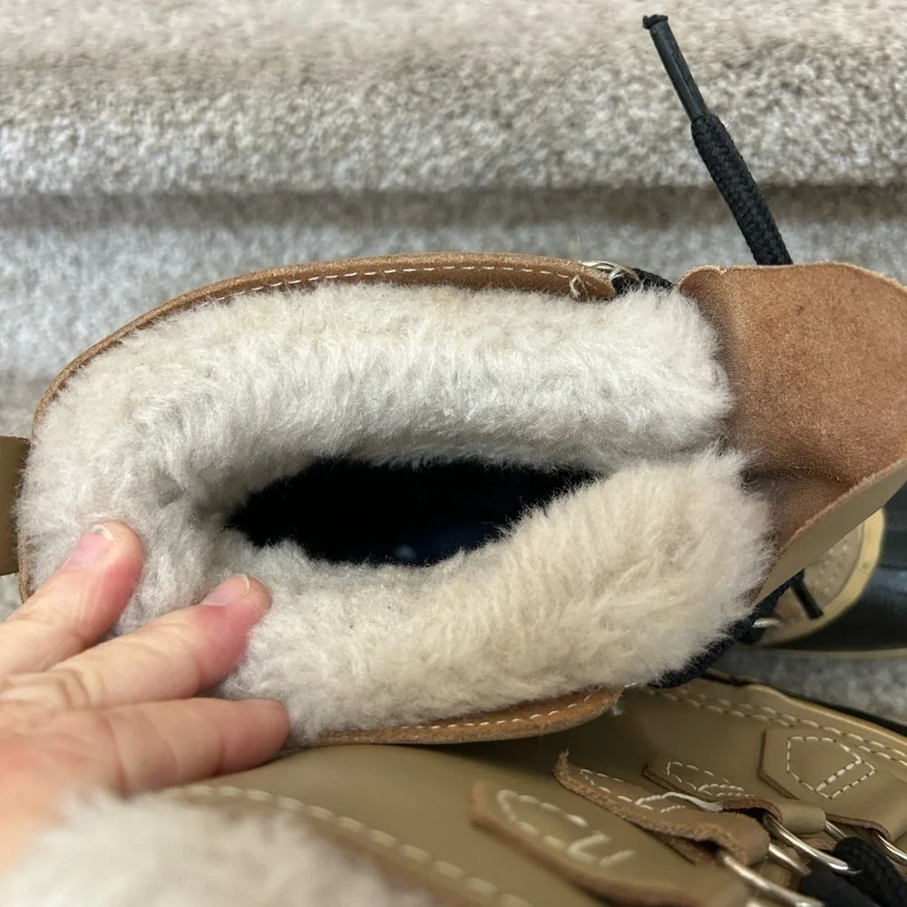 Vintage Sorel Manitou Lace Up Boots. Wool liner with faux fur trim. Y2K. Winter
